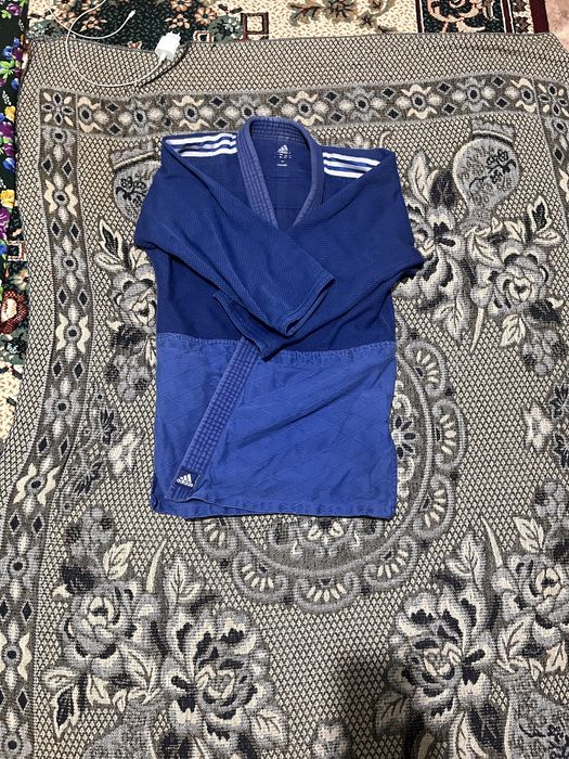 Продаю кимоно адидас