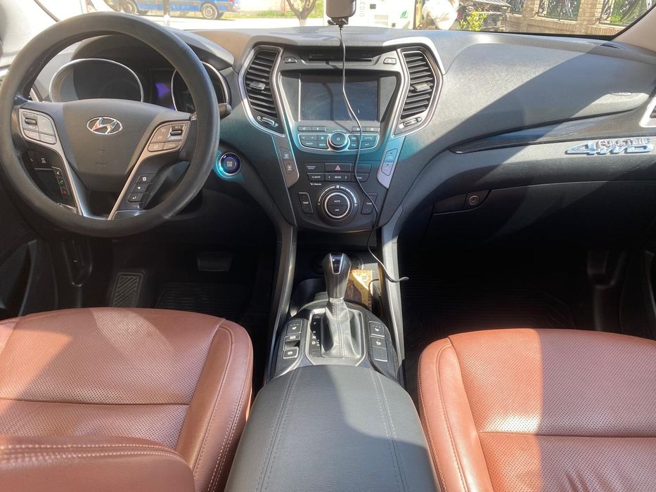 Vând HYUNDAI  Santa Fe  2016 

Vând Hyundai Santa Fe 2016, cutie automată și tracțiune integrală 4x4, ma
