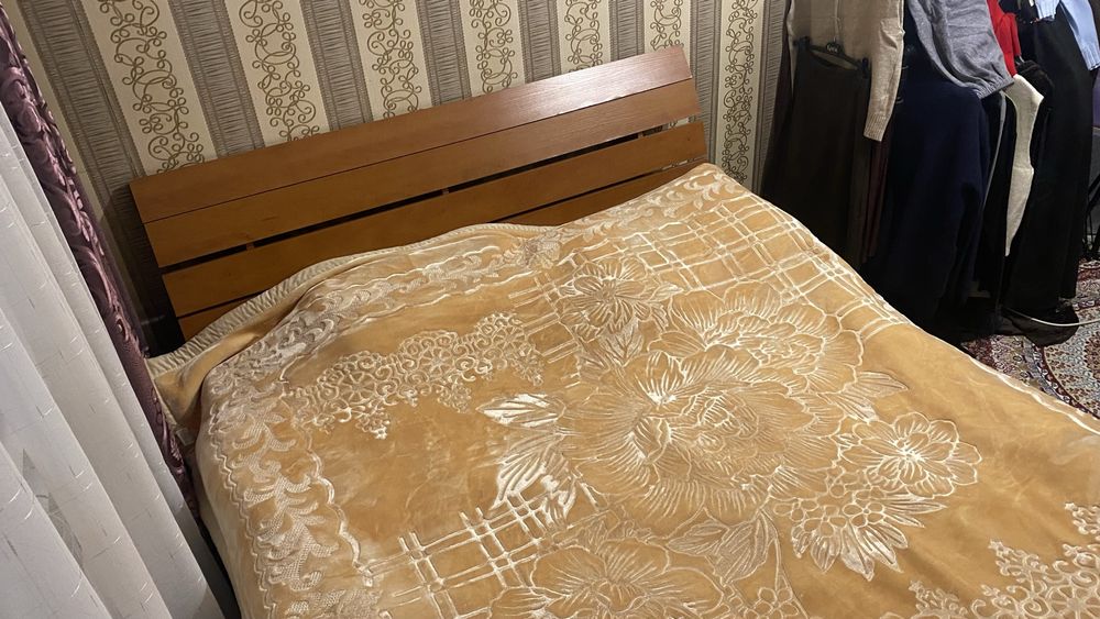 кровать с матрасом