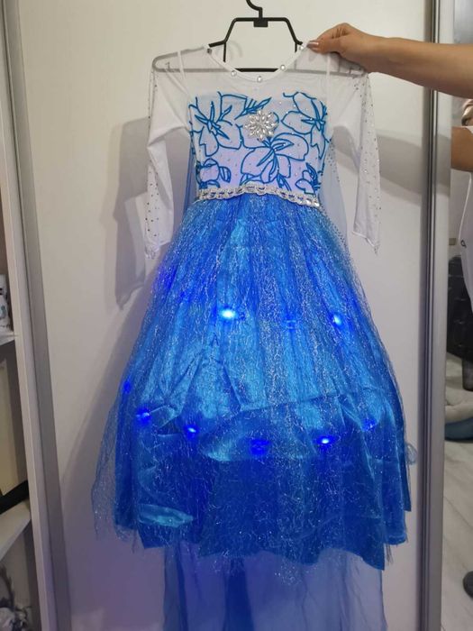 Хелоуин костюм-светеща рокля на Елза от Фроузън с ДВА подаръка