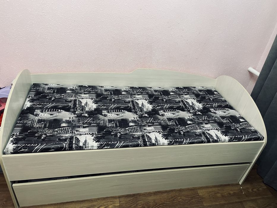 продаются кровать