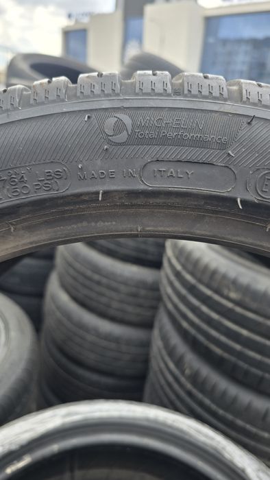 255/40/R19 Michelin Cross Climate²