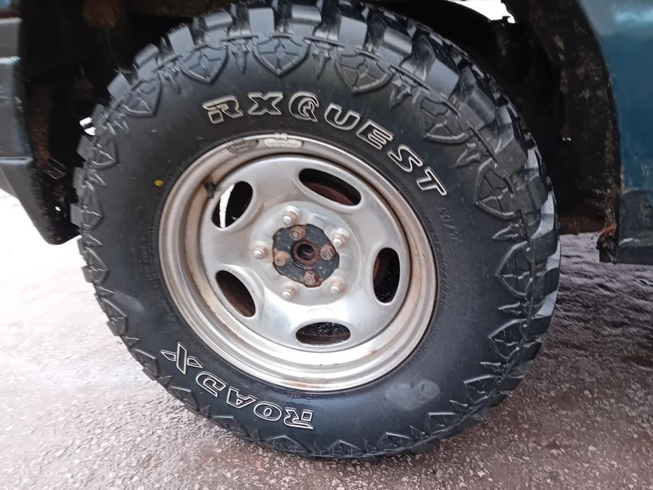 Продава се гуми за джип