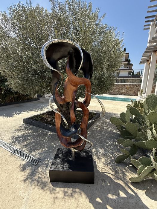 Статуя / скулптура от дърво и метал