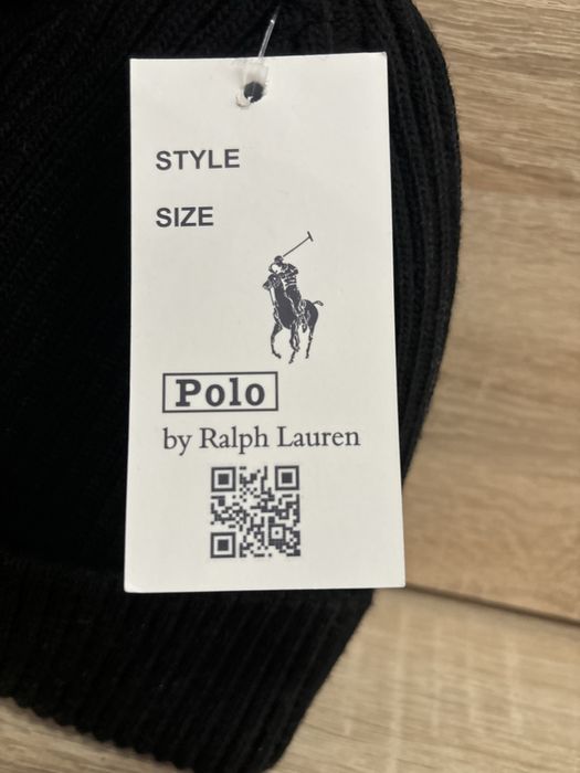 Căciulă nouă cu etichetă