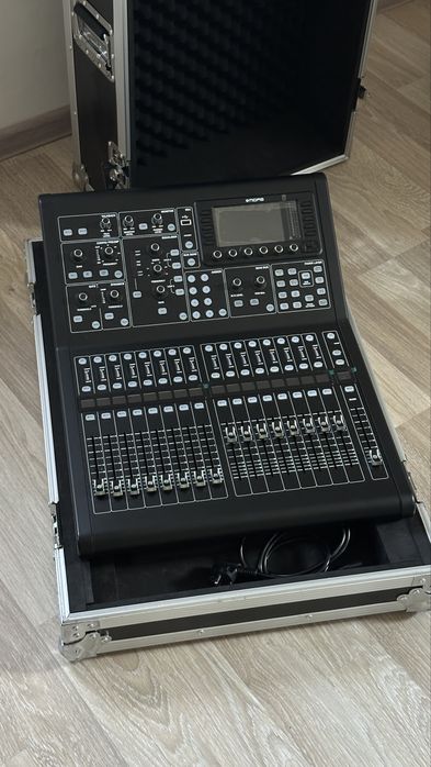 Midas M32R Live + Case