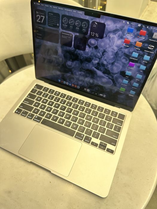 Apple MacBook m4 13.6 16/512