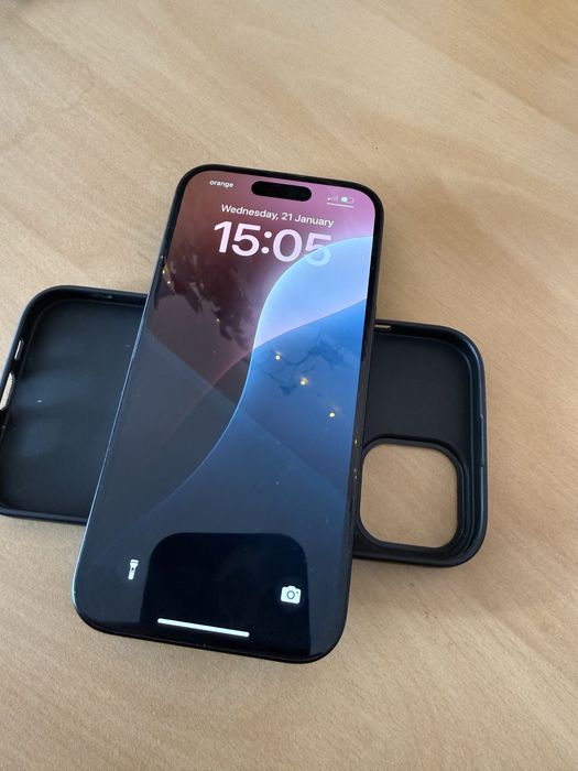 Vand iphone 15 simplu