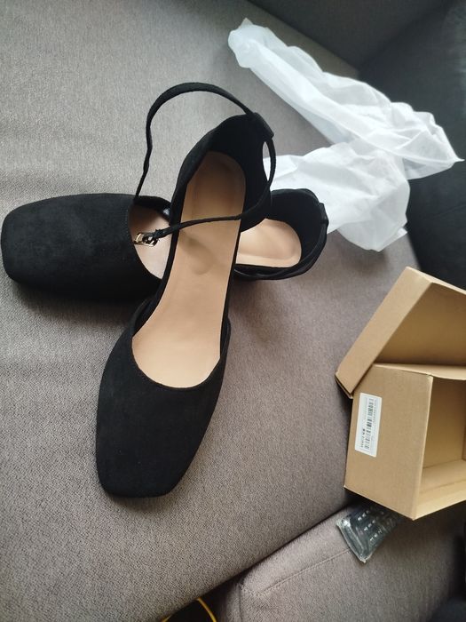 Продавам нови дамски обувки номер 44