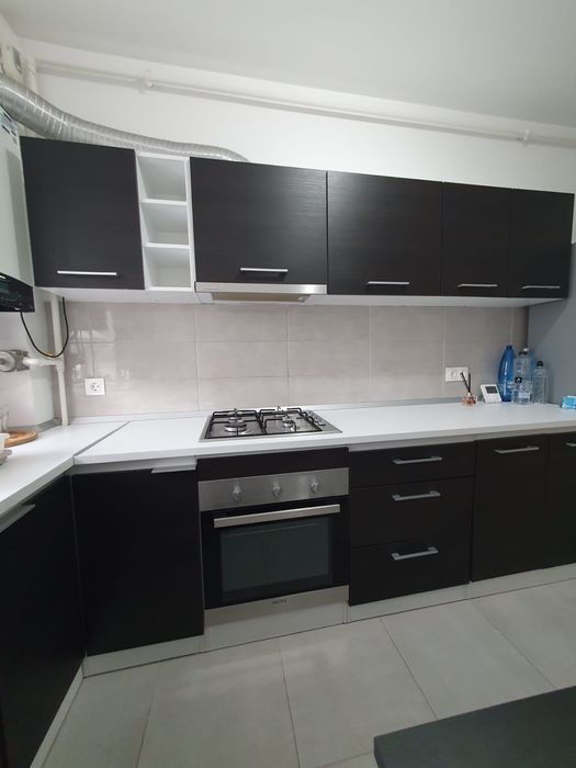Mobilă bucătărie completă + electrocasnice incluse – stare foarte bună