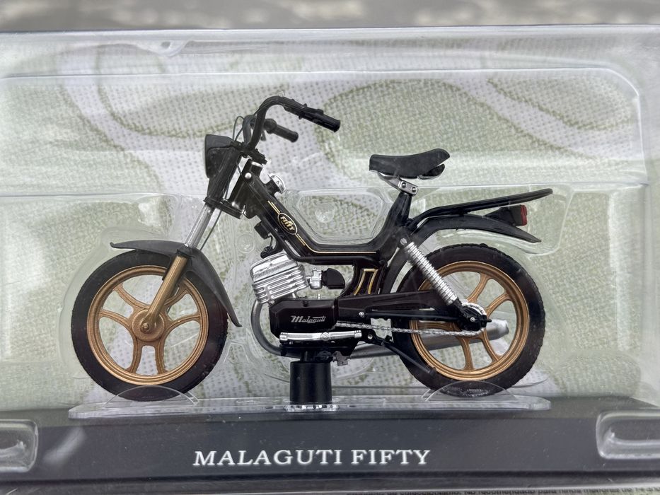 Machete motorete scara 1:18