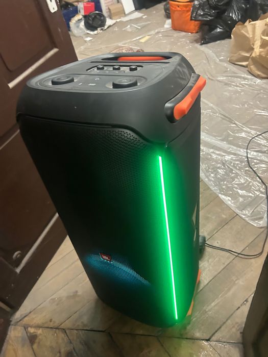 Тонколона на JBL 710 W