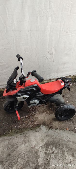 Motocicletă cu pedale