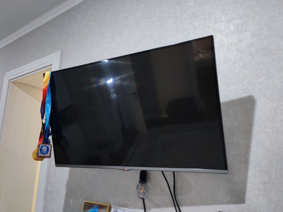 Продам телевизор LG диагональ 108