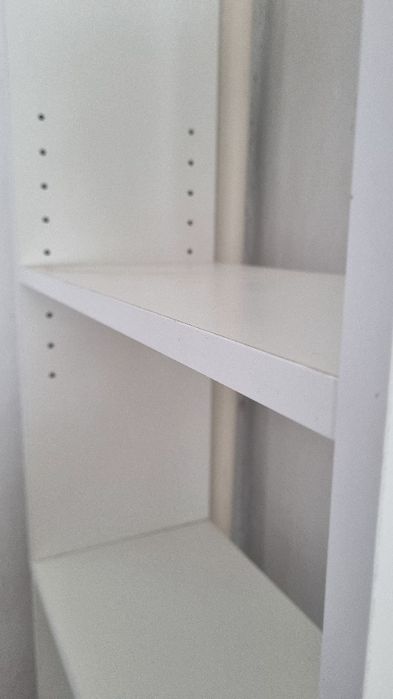 Стеллажи, вешалка