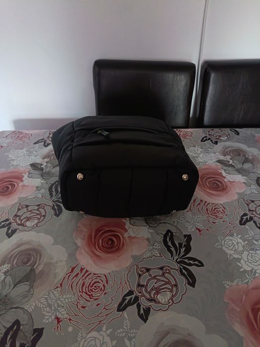 Geantă de mână. Înălțime 22cm , lungime 38 cm