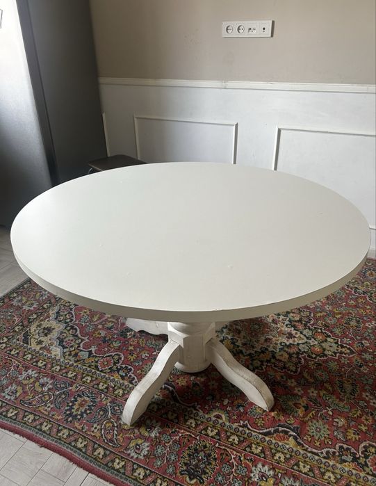 Продаю столы гостиный и круглый