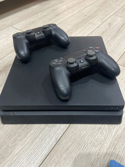 PS4 с два джойстика