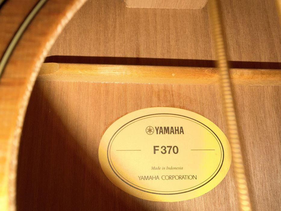 Гитара Yamaha F370 . Оригинал. Новая. Использовали 5 уроков.