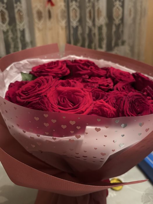 Красные розы 27 штук