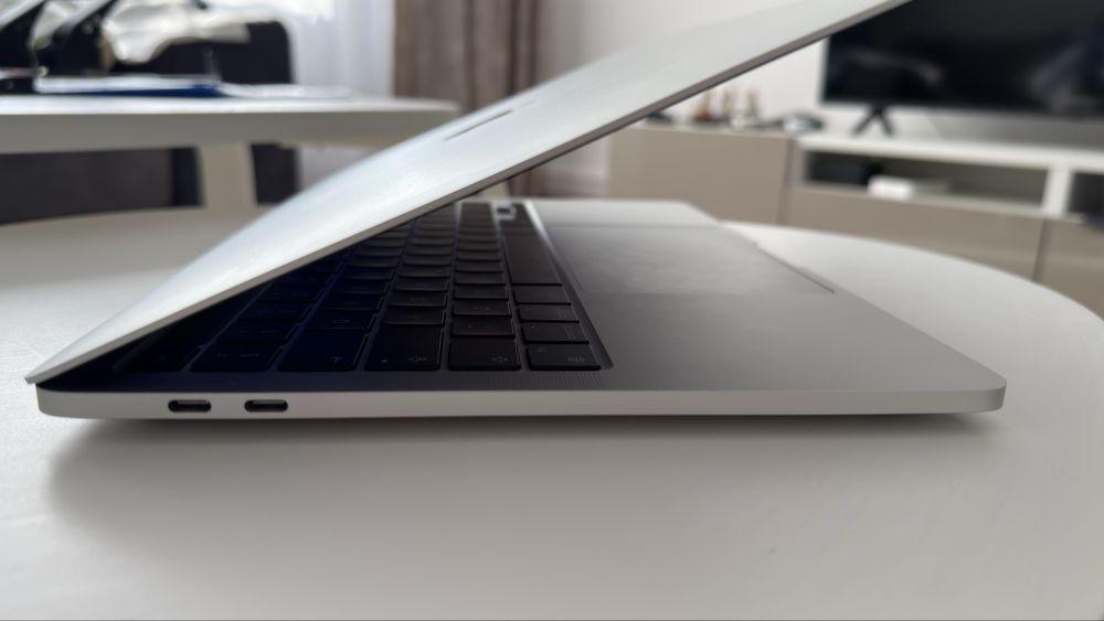 MacBook Pro 13-inch M1 512GB SSD 8GB RAM Silver