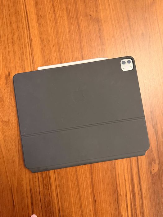 iPad Pro, 12.9-инчов (5-о поколение) + Apple Magic keyboard