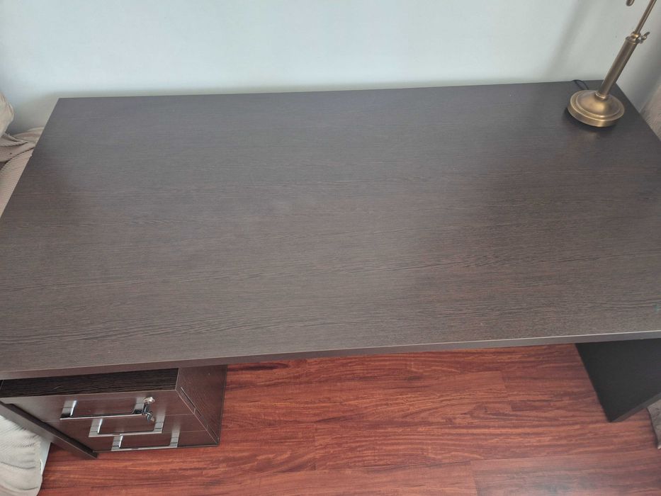 Письменный стол с тумбой