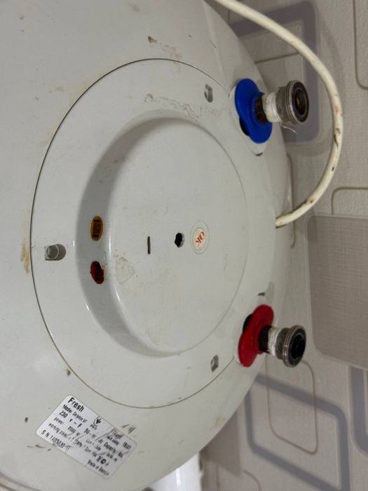 Ariston 80 litrlik sotiladi ishlashi yaxshi Fresh firmasiniki Orginal.