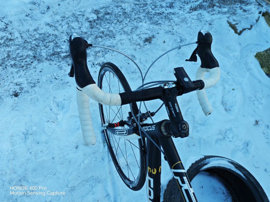 Vând cursiera focus