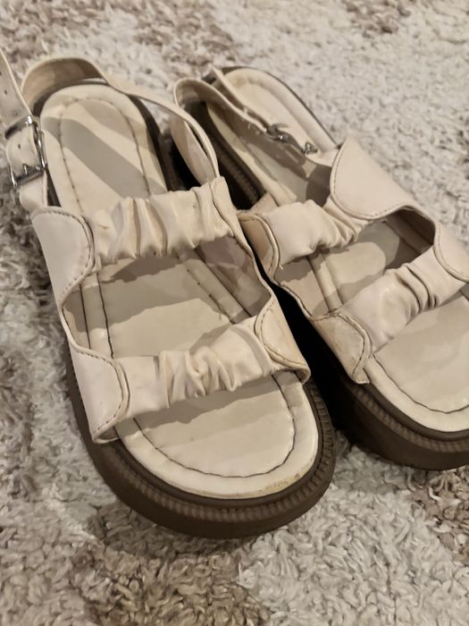 продаю сандали женские