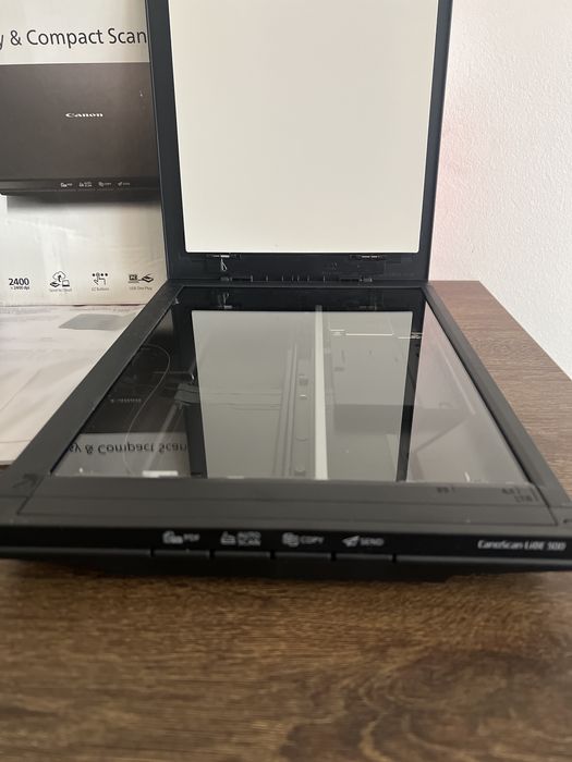 Scaner  a4 Canon compact lide 300