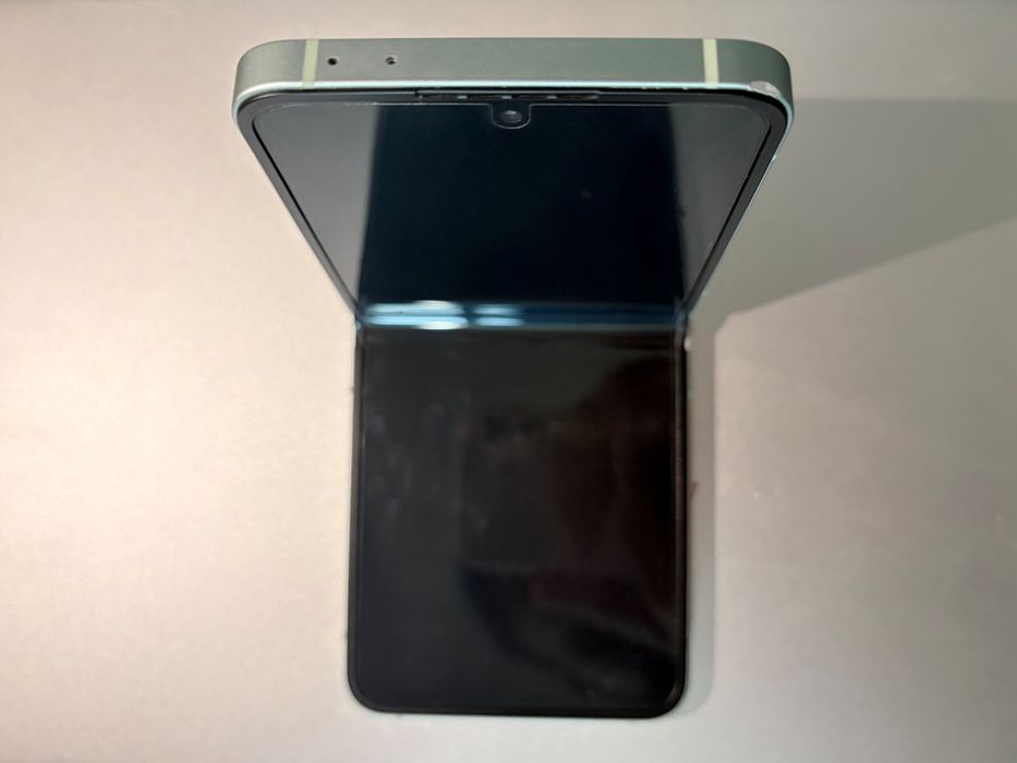 Samsung ZFlip 6 - 256GB -mint