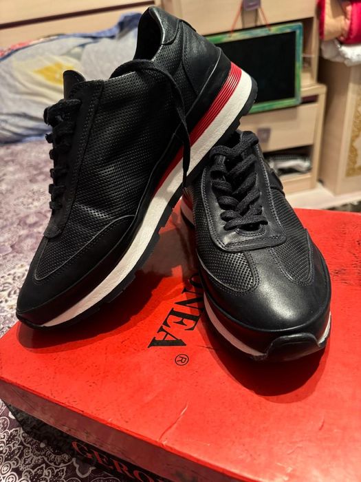 Продам новые кожаные летние кроссовки.