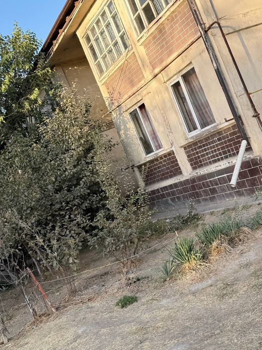 Ohangaron evalikda 1 xonalik uy sotiladi srochna