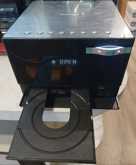 Аудио DVD уредба Samsung USB CD FM Aux с тонколони