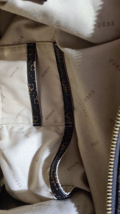 Geanta Guess pe Umar Maro & Auriu Mare