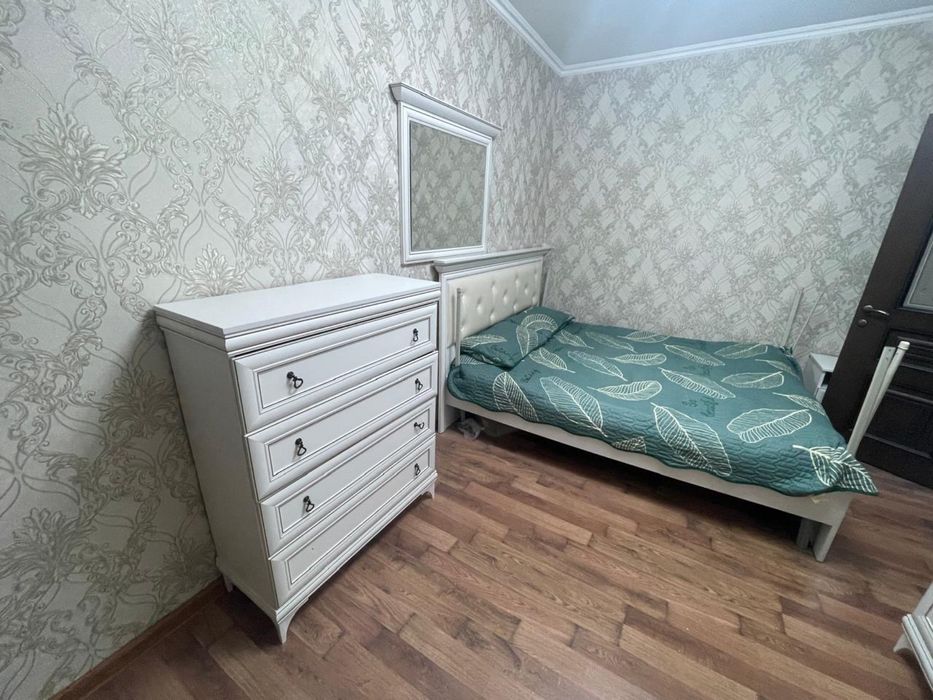 Спальный гарнитур с матрасом продается.