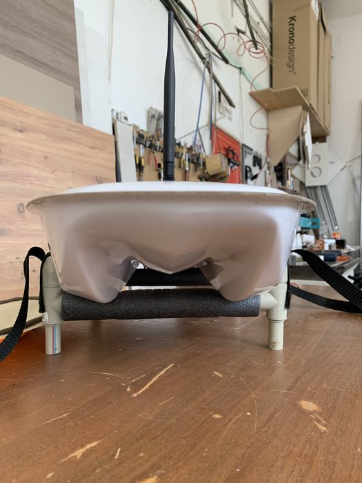 Лодка за захранка със сонар