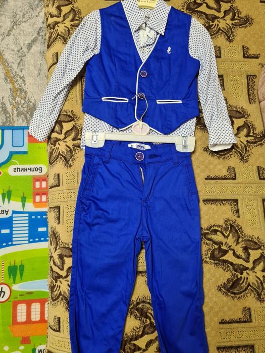 Продаются костюмы на мальчика