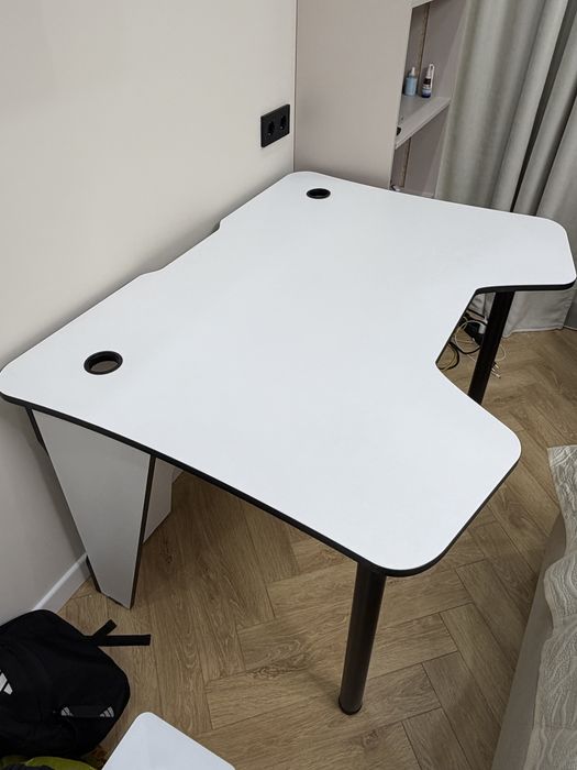 Продаю стол