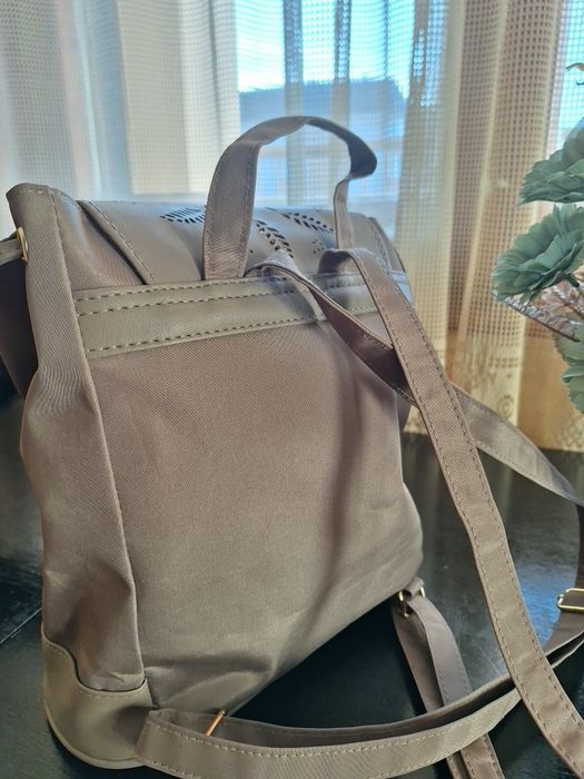 Дамска    раница