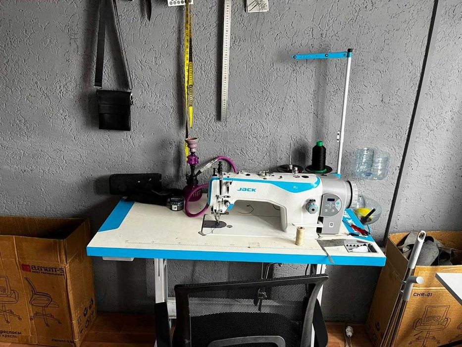Продам швейную машинку Jack H2 Почти новую. Не пользуюмся