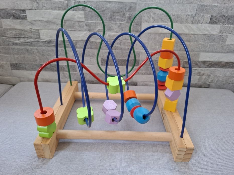 Продавам детска дървена игра