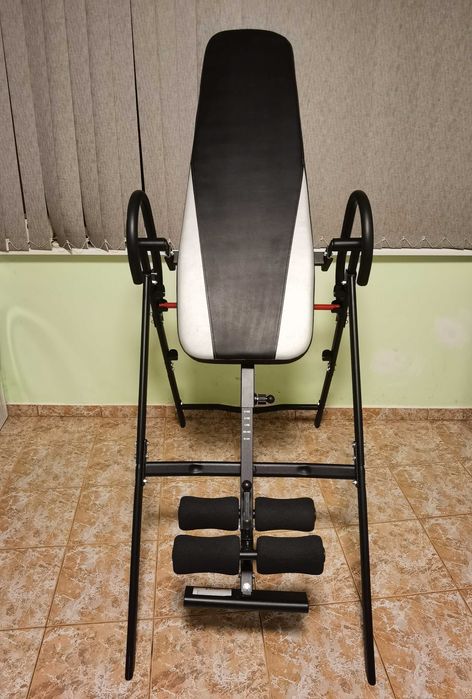 Продавам инверсионна лежанка