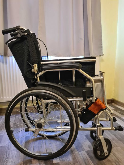 Scaun cu rotile pliabil