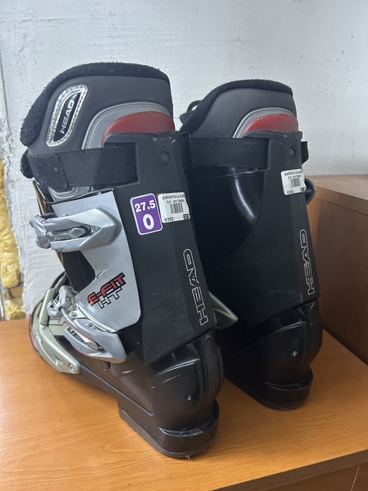 Vând schiuri, clăpari, căști+ochelari