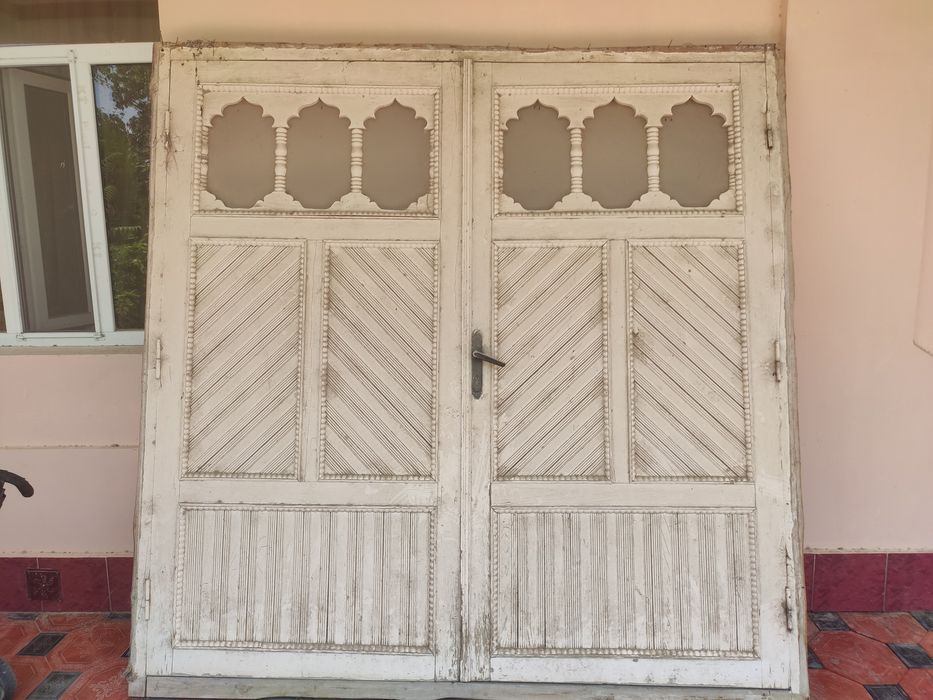 Дарвоза сотилади