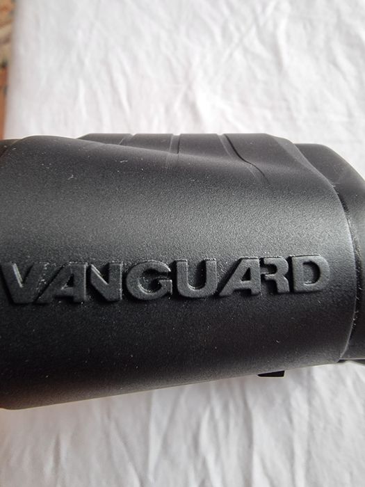 Binoclu VANGUARD 8×30mm