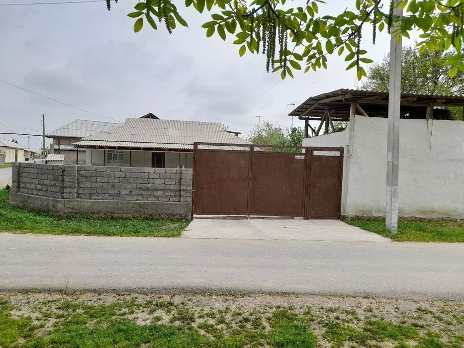 Hovli uy sotiladi 15 sotx