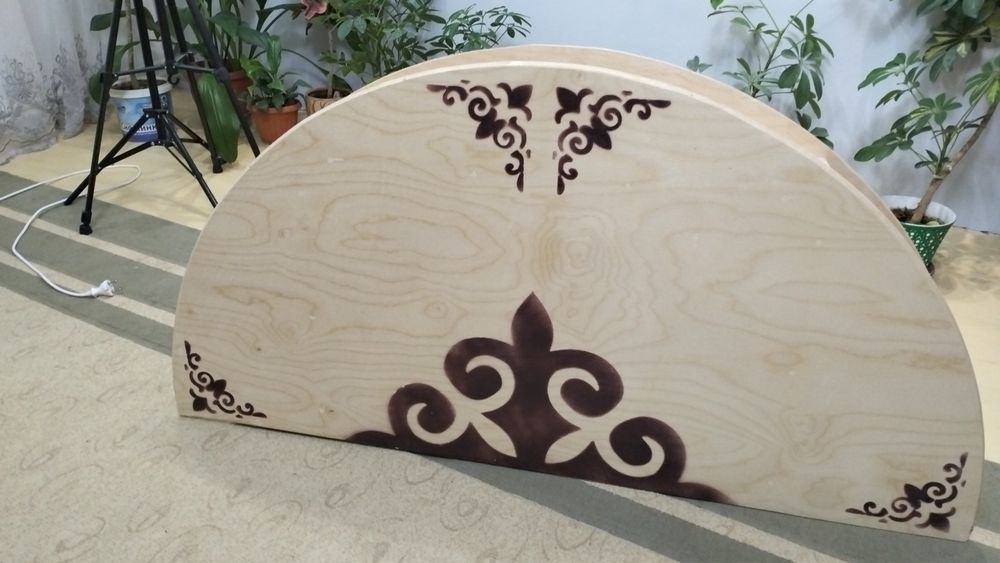 Стол для гостиной